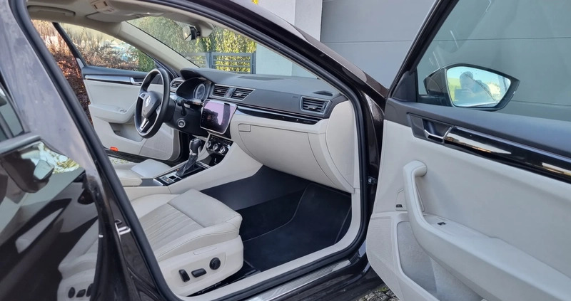 Skoda Superb cena 79900 przebieg: 210000, rok produkcji 2017 z Kostrzyn nad Odrą małe 137